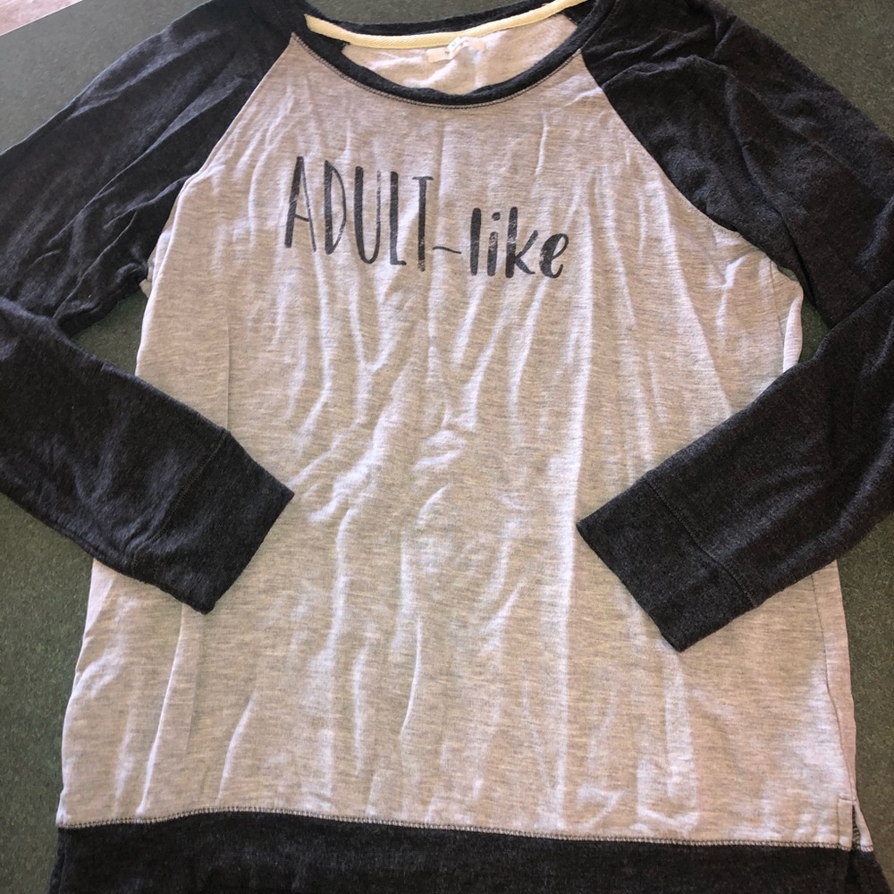5/$25 Maurices size med long sleep top. EUC